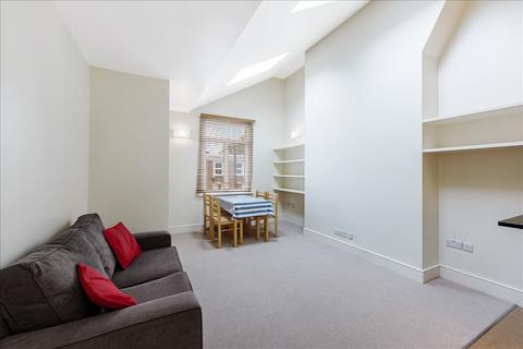 19d Askew Road, London, W12 9AD