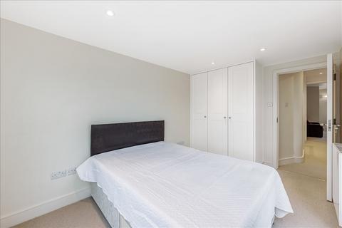 19d Askew Road, London, W12 9AD