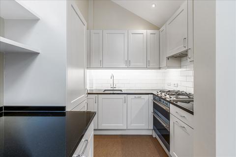 19d Askew Road, London, W12 9AD