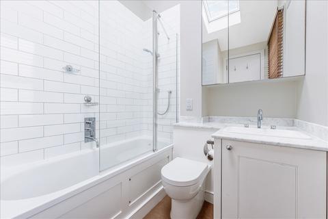 19d Askew Road, London, W12 9AD
