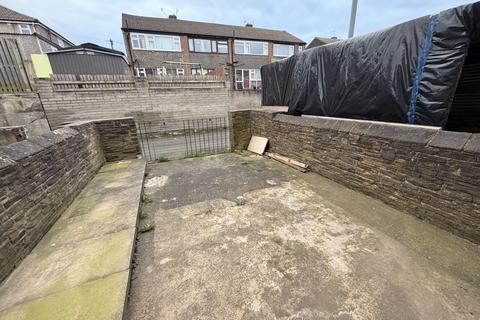 2 bedroom terraced house to rent, New Hey Road, Bradford BD4