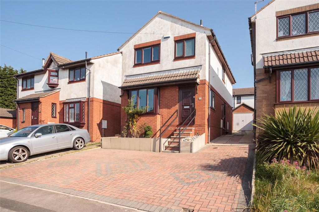 Charnwood Bank, White Lee, Batley, WF17 3 bed detached house £199,995