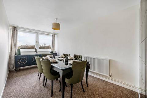 3 bedroom apartment to rent, Romulus Court, Brentford Dock