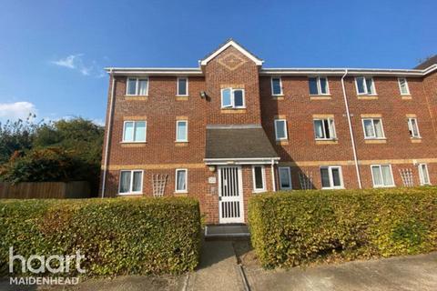 2 bedroom apartment to rent, Walpole Road, Slough