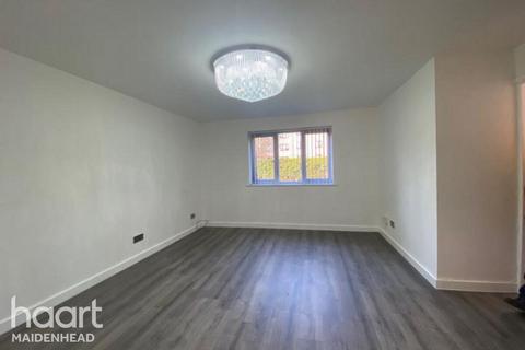 2 bedroom apartment to rent, Walpole Road, Slough