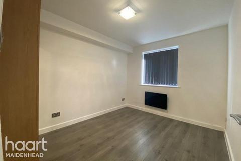 2 bedroom apartment to rent, Walpole Road, Slough