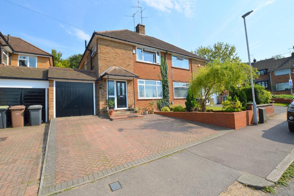 Fairford Avenue, Old Bedford Road Area, Luton, Bedfordshire, LU2 7ER 3