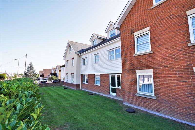 Eastwood Road, Rayleigh 2 bed apartment £240,000