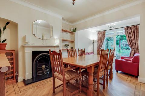 122 Clay Hill, Enfield, EN2 9AE