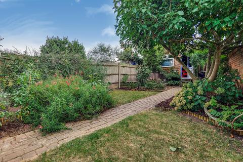 122 Clay Hill, Enfield, EN2 9AE