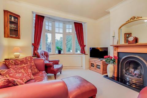 122 Clay Hill, Enfield, EN2 9AE