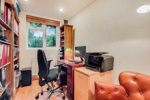 122 Clay Hill, Enfield, EN2 9AE