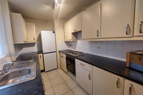 2 bedroom flat to rent, Hill View Court, Astley Bridge, Bolton, BL1