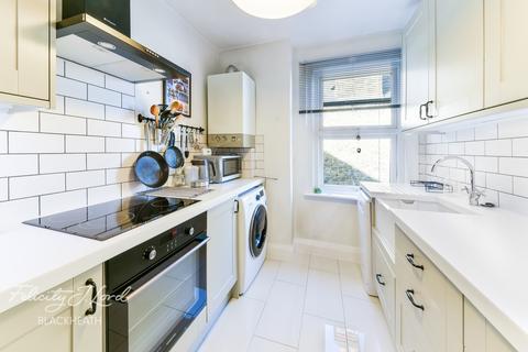 2 bedroom flat for sale - Charlton Road, London, SE3