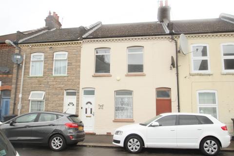 3 bedroom terraced house to rent, Wimborne Road, Dallow Area, Luton, LU1