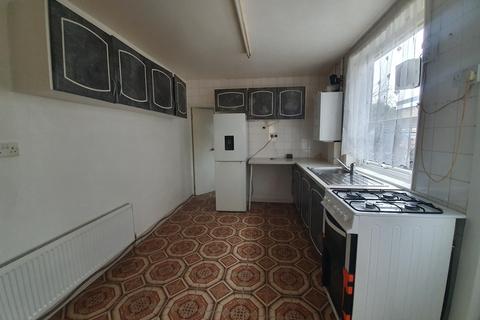 3 bedroom terraced house to rent, Wimborne Road, Dallow Area, Luton, LU1