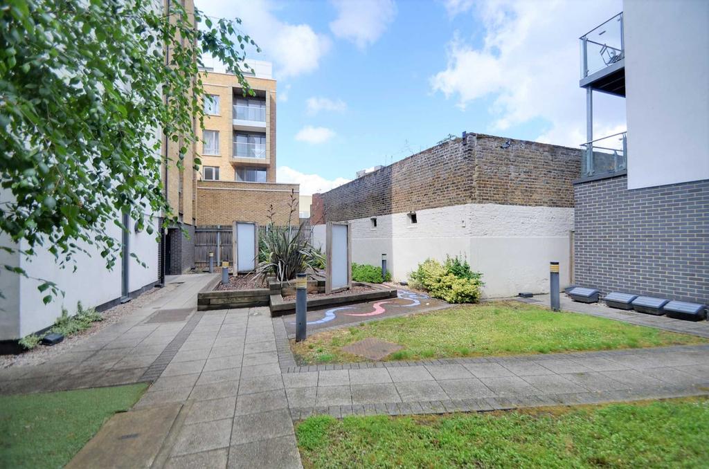 Gloster Ridley Court, St Annes Row, E14 7GE 1 bed apartment £330,000