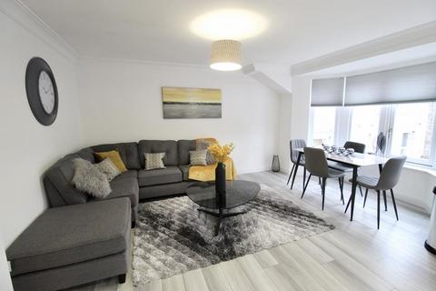 2 bedroom flat to rent, Queens Road, Top Floor, AB15