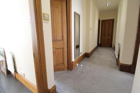 3 bedroom flat to rent - BankStreet, Woodside, AB24