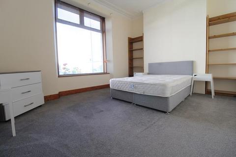 3 bedroom flat to rent - BankStreet, Woodside, AB24