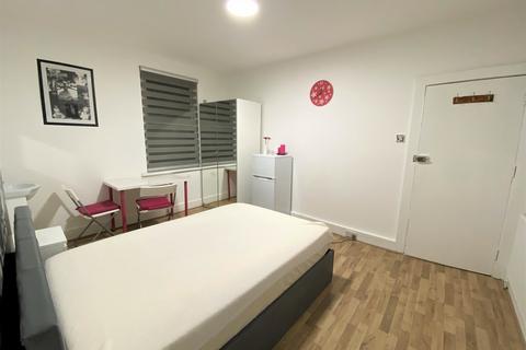 House share to rent, Hartington Road, West Ealing, London