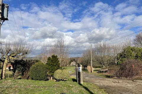 Property to rent - Greatham Lane, Pulborough