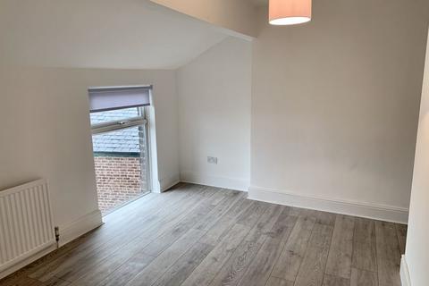1 bedroom in a house share to rent, Monton Road, Manchester