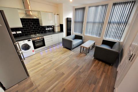 3 bedroom flat to rent, 3 Hilltop Street, Flat A