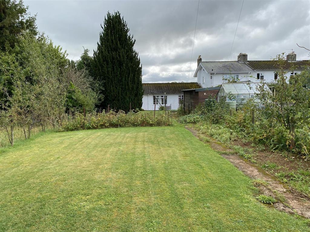 Broom Park, Dartington, Totnes 3 bed semidetached house £250,000