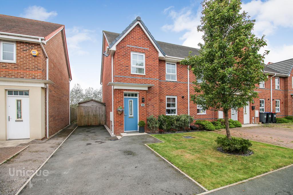Hawthorn Drive, ThorntonCleveleys, FY5 4 bed end of terrace house £