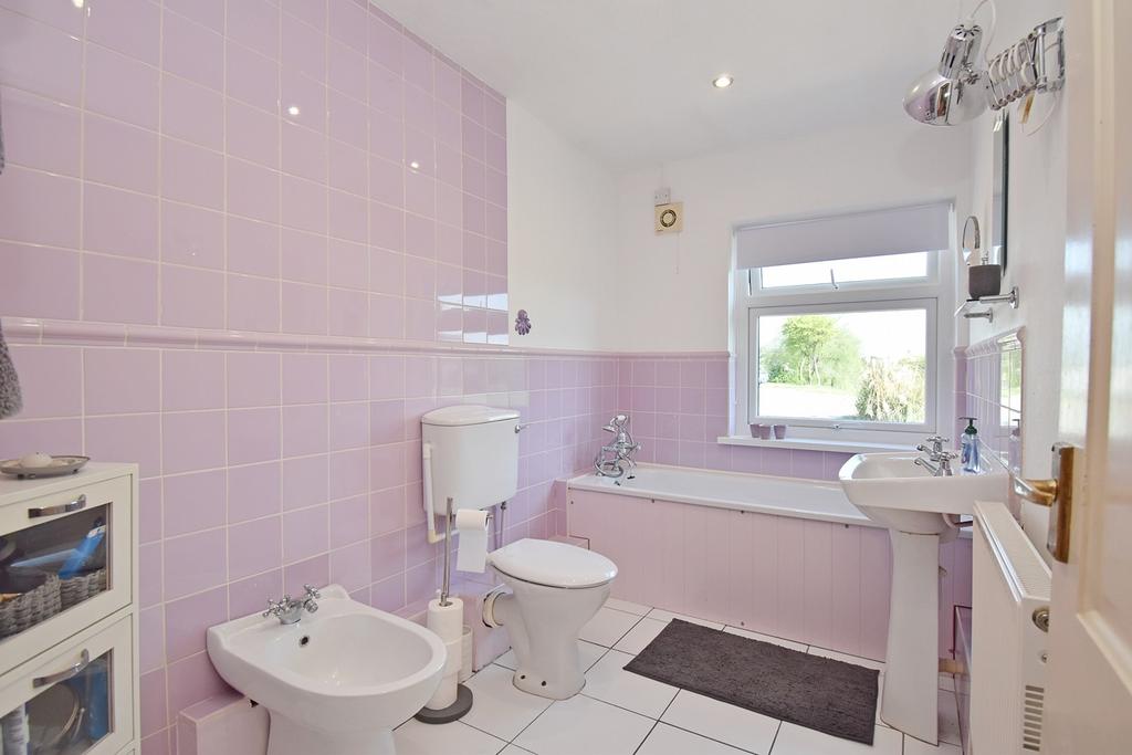 En-Suite Bathroom