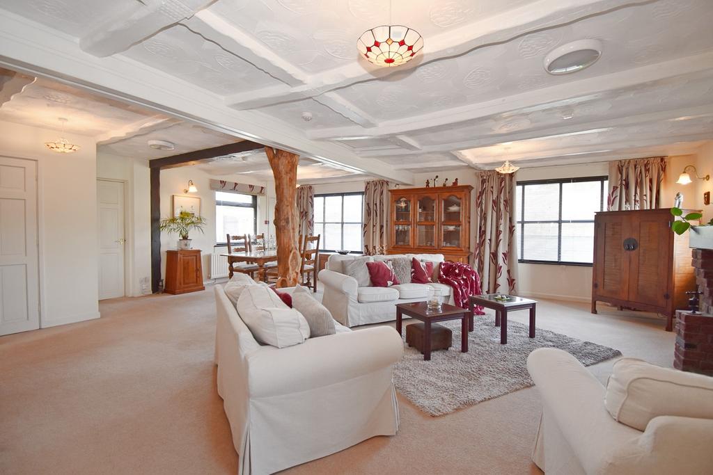 Living/Dining Room