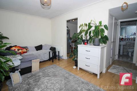 2 bedroom flat to rent - Gibbs Couch, Carpenders Park