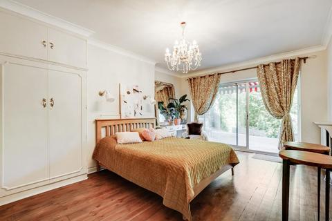 5 bedroom flat to rent, Shepherds Hill, London