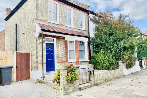 3 bedroom end of terrace house to rent, Eldon Road, London N22