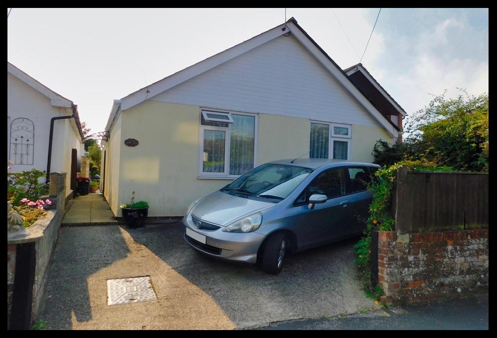 Water Lane, Totton, Southampton SO40 2 bed detached bungalow £235,000