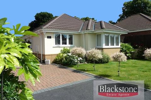 2 bedroom bungalow for sale - Kinson Road, Kinson, Bournemouth, Dorset, BH10