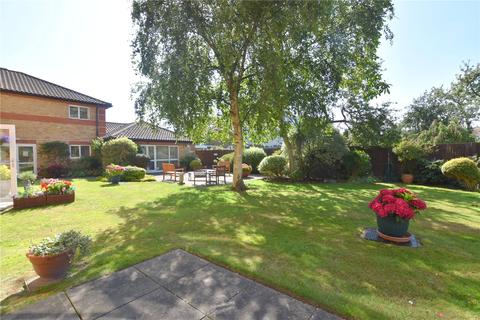 2 bedroom property for sale - Amberley Court, Freshbrook Road, Lancing, West Sussex, BN15