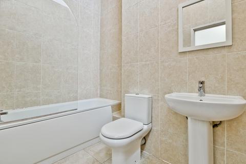 4 bedroom ground floor maisonette to rent, Whitebeam Close, Oval SW9