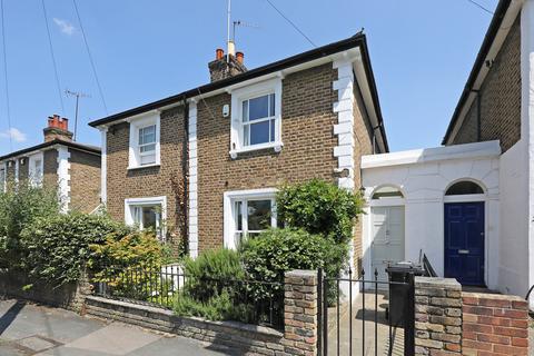 2 bedroom semi-detached house to rent, Dunstable Road, Richmond