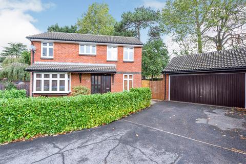 8 Auriol Park Road, Worcester Park, KT4 7DP