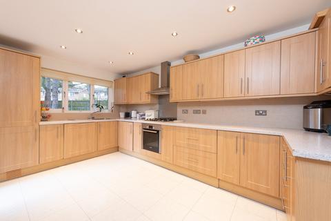 8 Auriol Park Road, Worcester Park, KT4 7DP