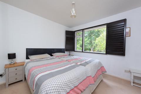 8 Auriol Park Road, Worcester Park, KT4 7DP