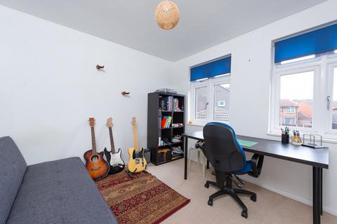 8 Auriol Park Road, Worcester Park, KT4 7DP
