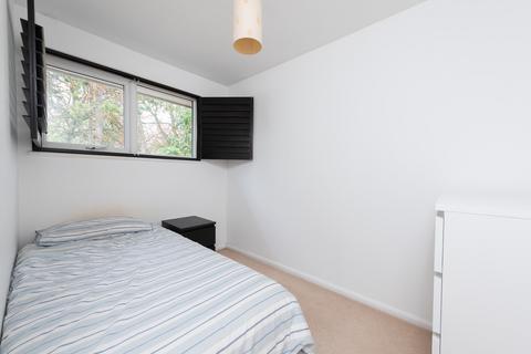 8 Auriol Park Road, Worcester Park, KT4 7DP