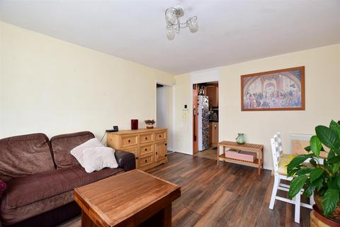 84 Thornton Place, Horley, RH6 8RN