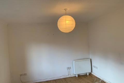 2 bedroom flat to rent, Wallace Court, Stirling Town, Stirling, FK8