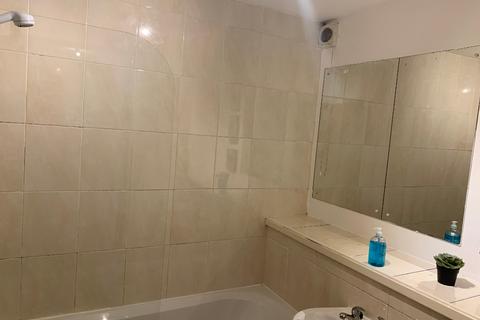 2 bedroom flat to rent, Wallace Court, Stirling Town, Stirling, FK8