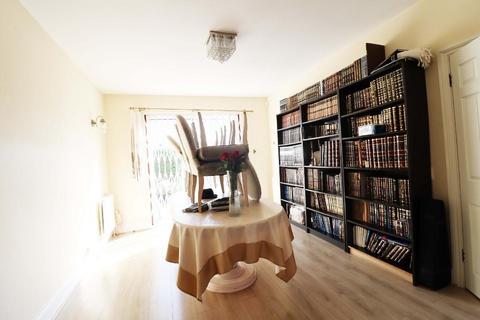 4 bedroom semi-detached house to rent, Edgware HA8