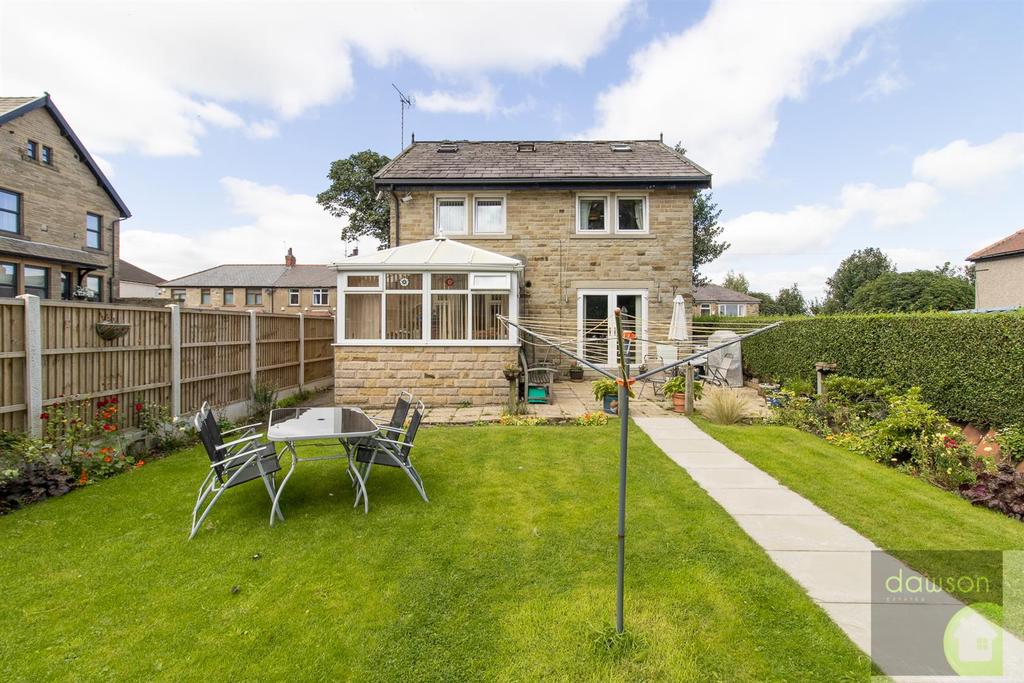 New Hey Road, Rastrick, Brighouse 3 bed detached house £230,000